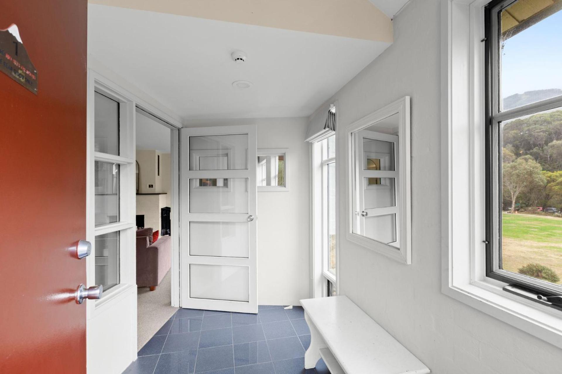 Village Green 2 Bedroom Loft Townhouse With Views Fireplace And Garage Parking Тредбо Экстерьер фото