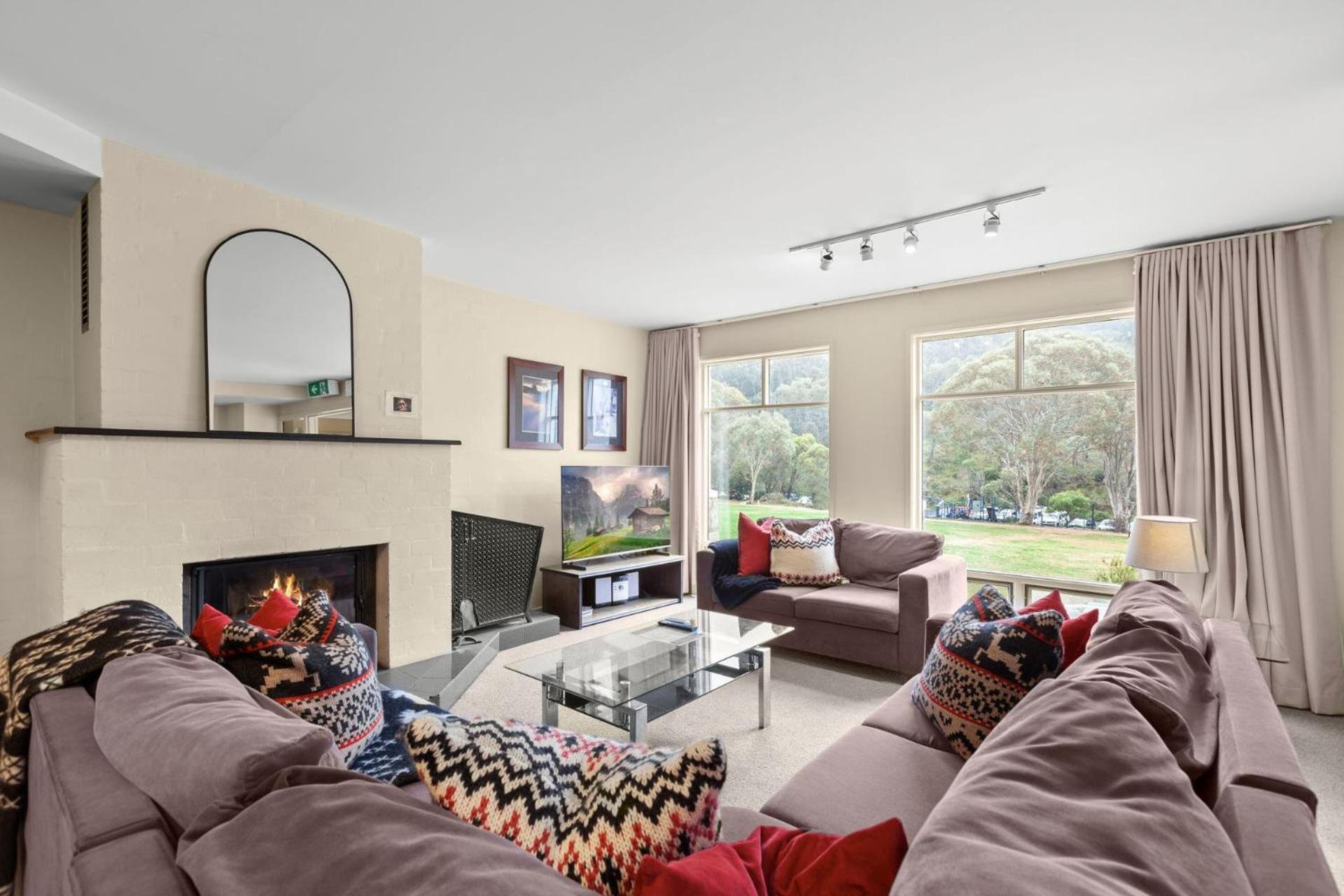Village Green 2 Bedroom Loft Townhouse With Views Fireplace And Garage Parking Тредбо Экстерьер фото